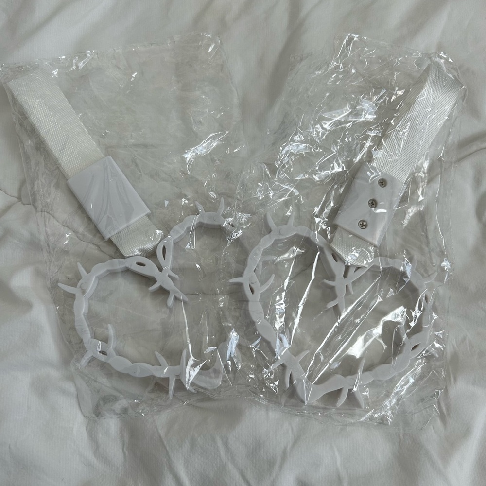 2 White Heart Shaped Tsurikawa